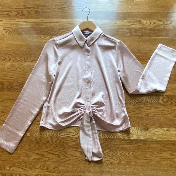 Express - Soft pink button down blouse - SMALL & BRAND NEW - Picture 5 of 6